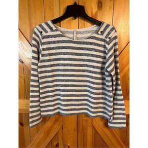 Springfield XL Sweater Striped White/Black Accent Buttons On Shoulders (3979)